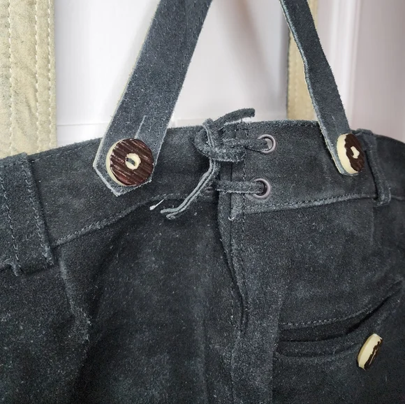 Authentic German Men’s Black Suede Lederhosen with Suspenders – Size 54 - Picture 10 of 13